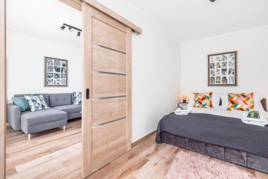 Modern Riverside Apartment With Free Parking Space Щецин Экстерьер фото