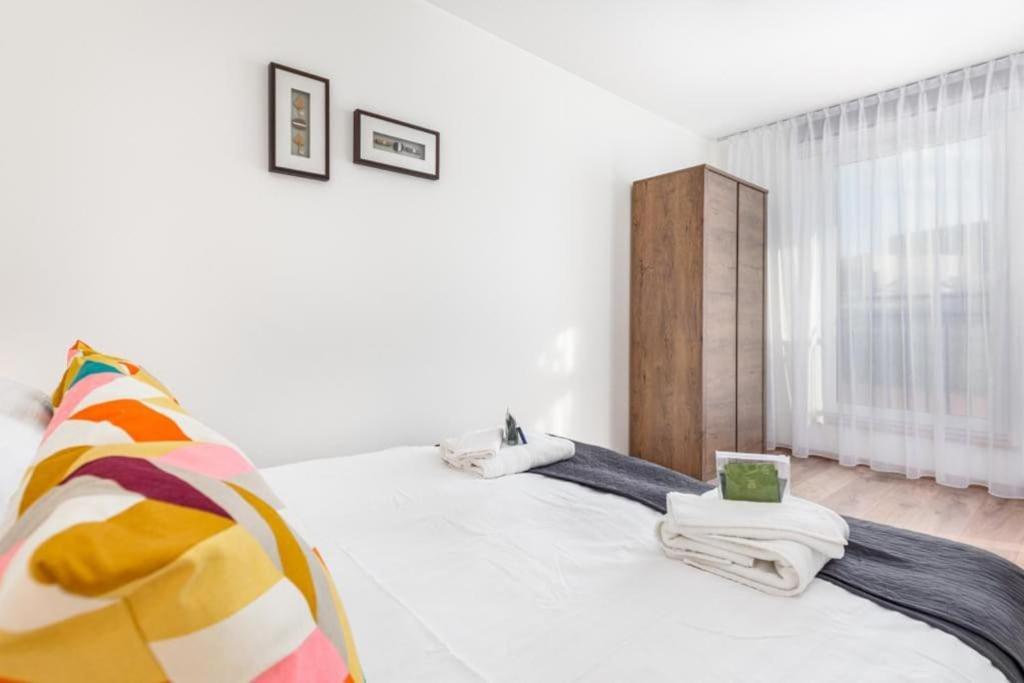 Modern Riverside Apartment With Free Parking Space Щецин Экстерьер фото